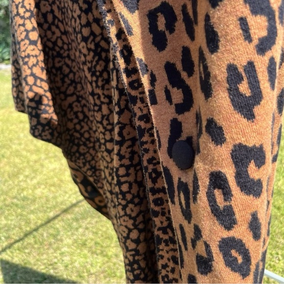 Chico’s Leopard Sweater Ruana Size Small - Picture 6 of 9